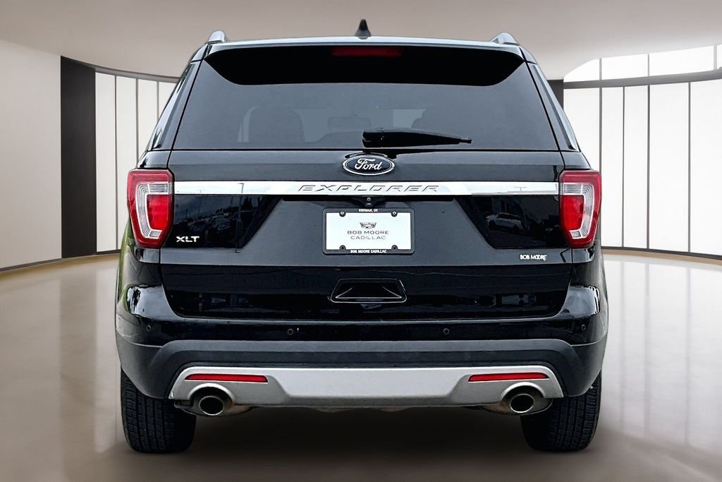 Used 2017 Black Ford XLT image 4