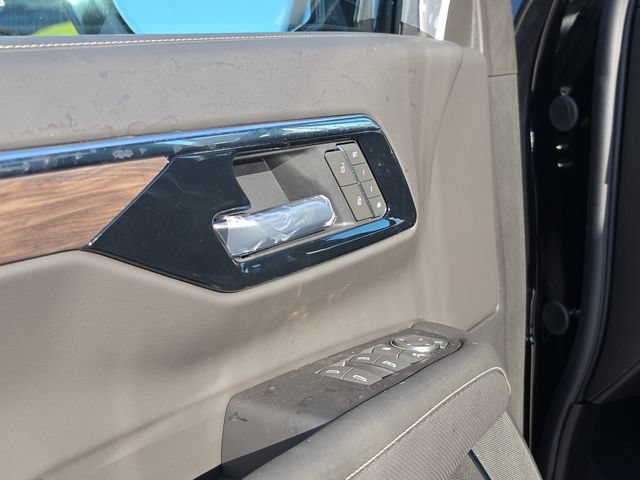2026 Chevrolet Suburban Premier - Photo 19