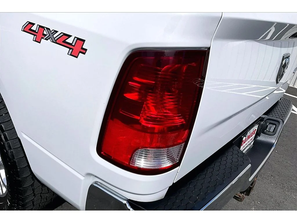 Used 2014  Ram SLT image 27