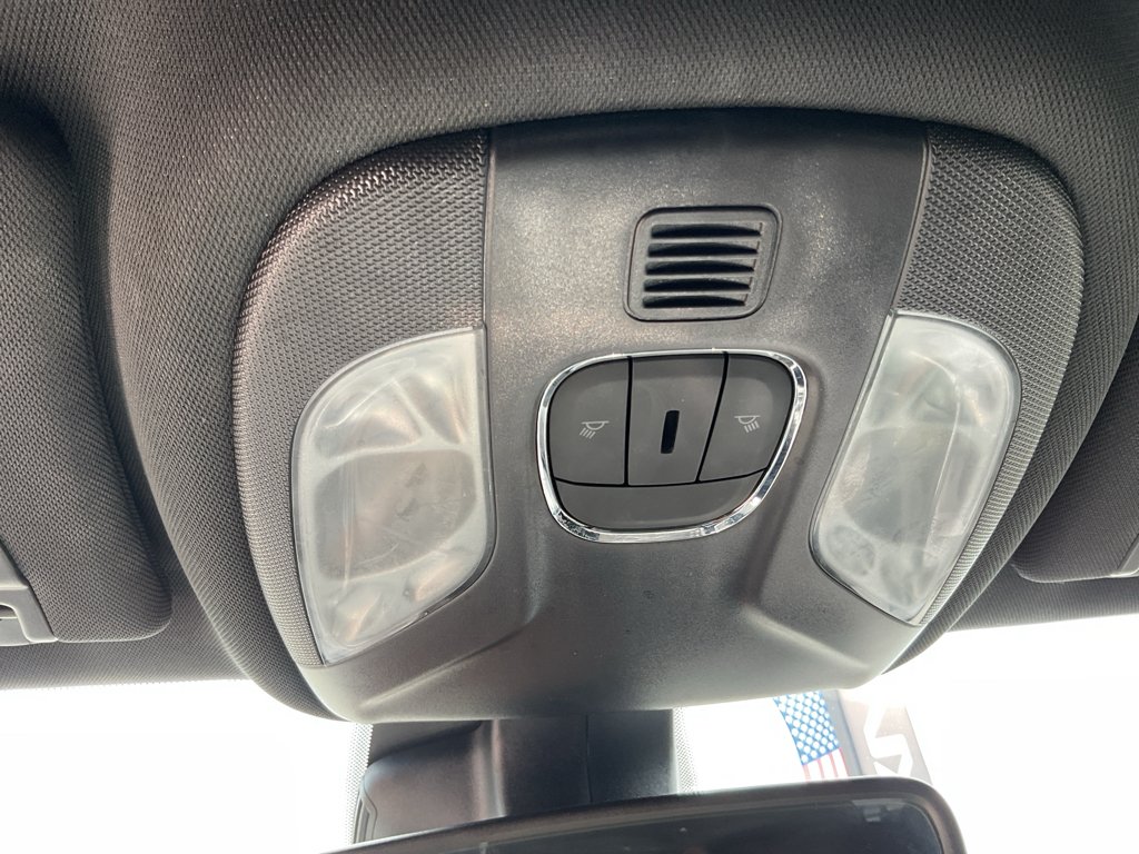 Used 2023 Billet Silver Metallic Clearcoat Jeep Latitude image 28