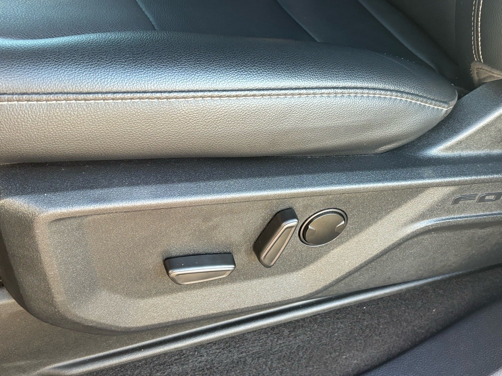 Used 2023 Iconic Silver Ford XLT image 10