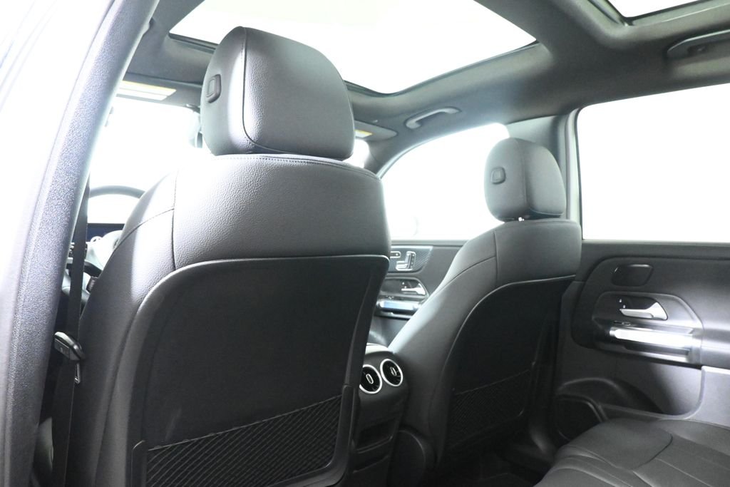 Used 2026 Polar White Mercedes-Benz GLB 250 image 29