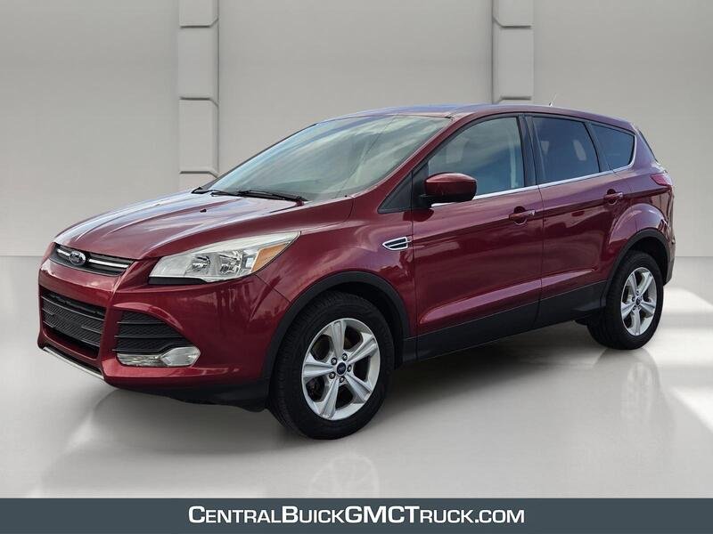 Used 2015 Ruby Red Metallic FORD FWD 4DR SE image 1