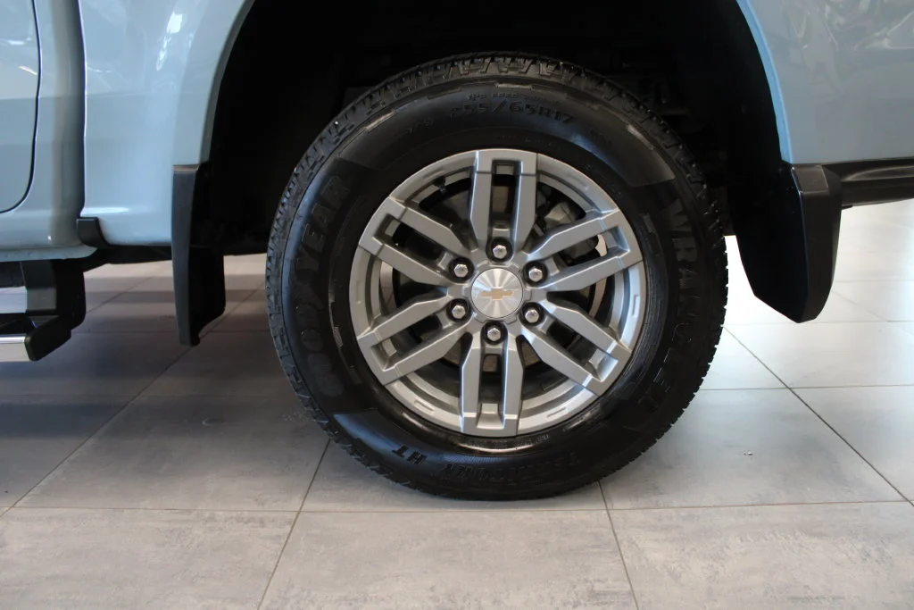 Used 2025 Metallic Chevrolet LT image 9