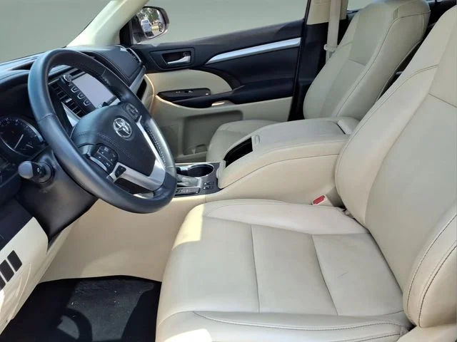 2019 Toyota Highlander XLE - Photo 11