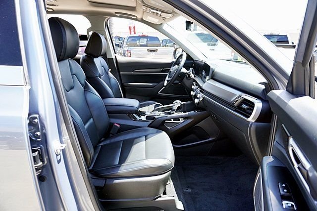 Used 2024 Silver Kia S image 16