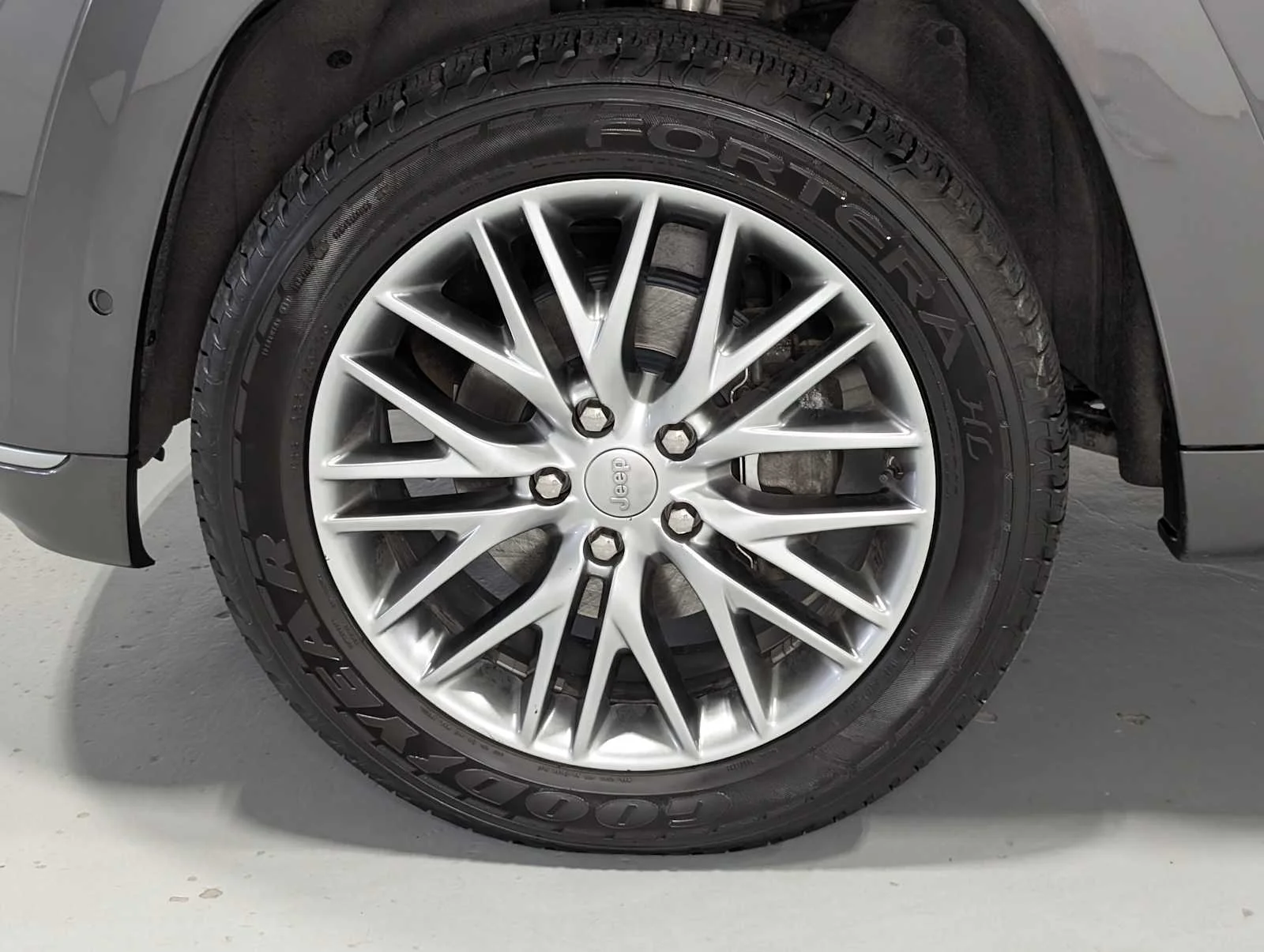 Used 2018 Granite Crystal Metallic Clearcoat Jeep Summit image 3