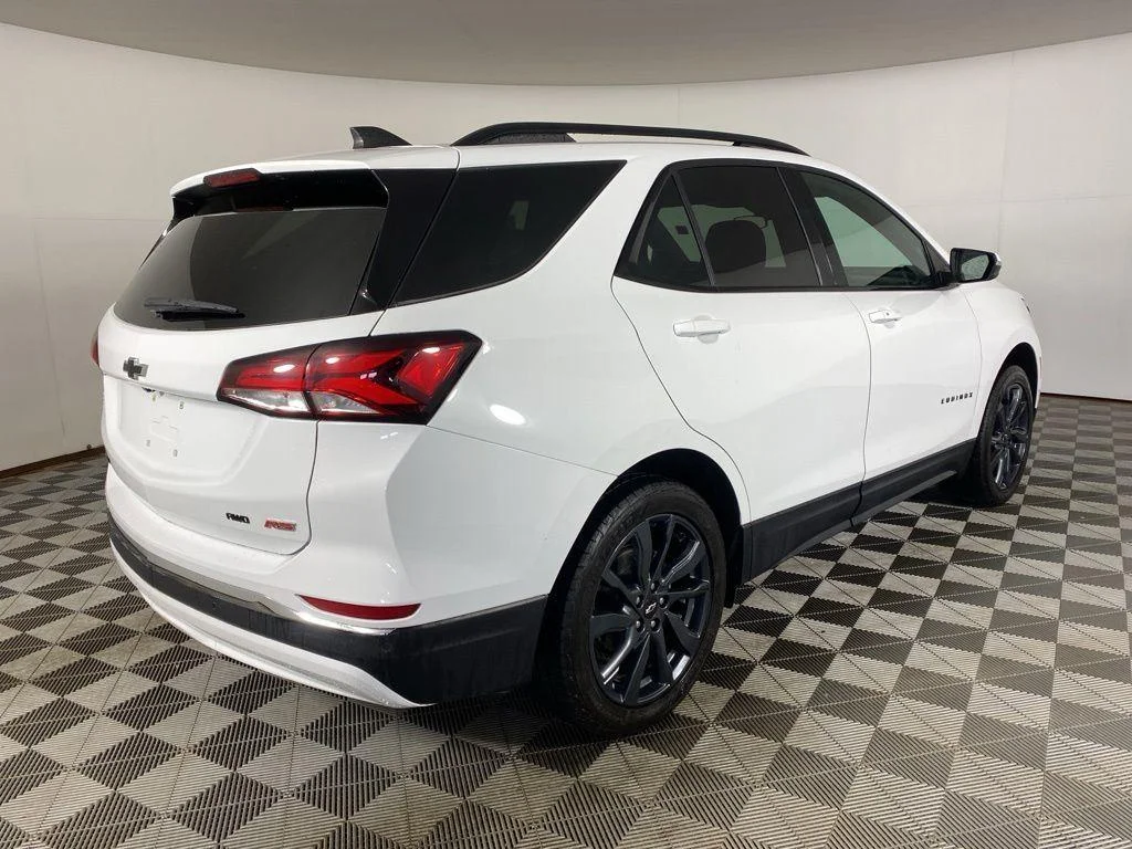 Used 2022 Summit White Chevrolet RS image 7