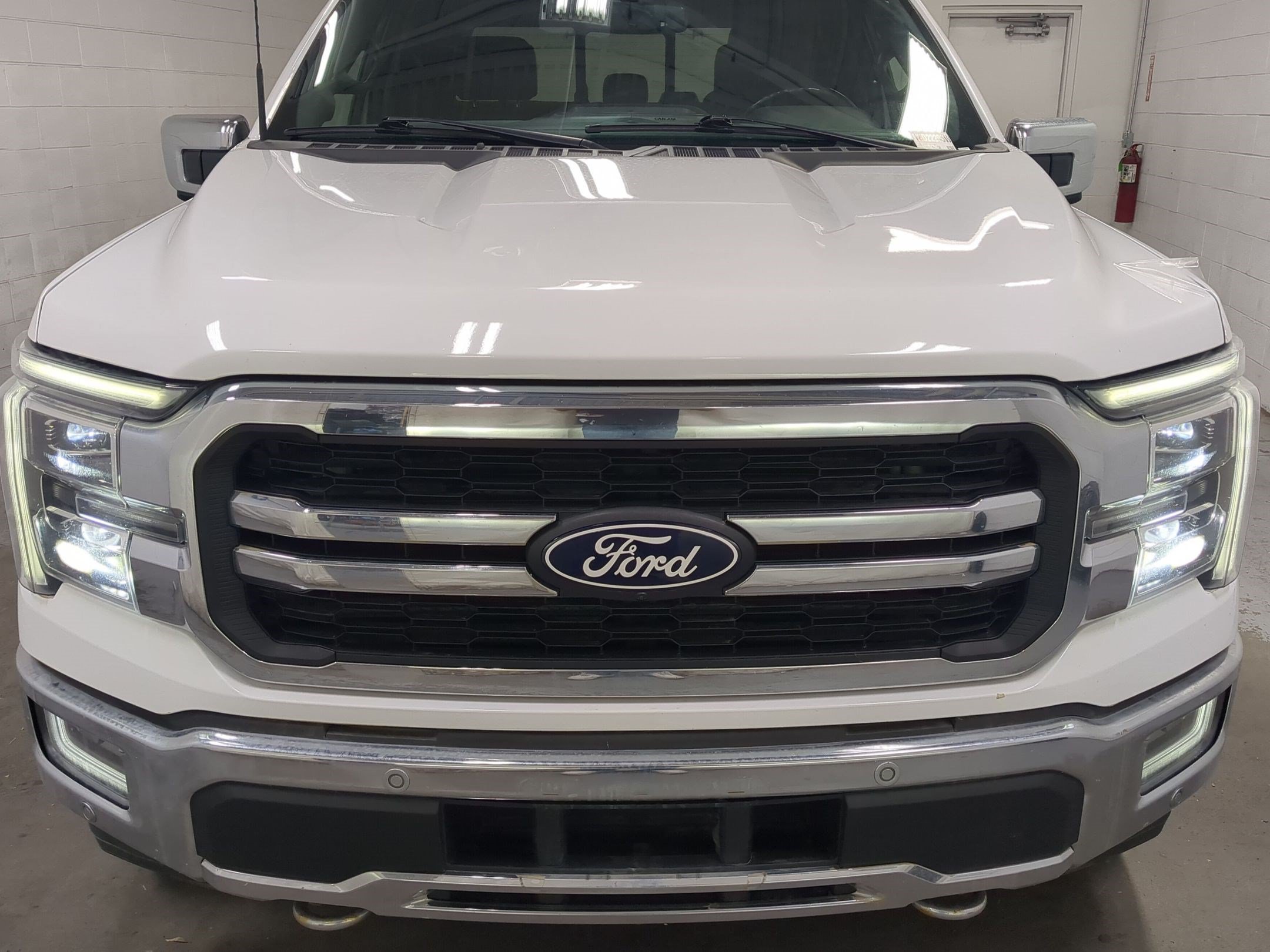 Used 2024 Oxford White Ford LARIAT image 10