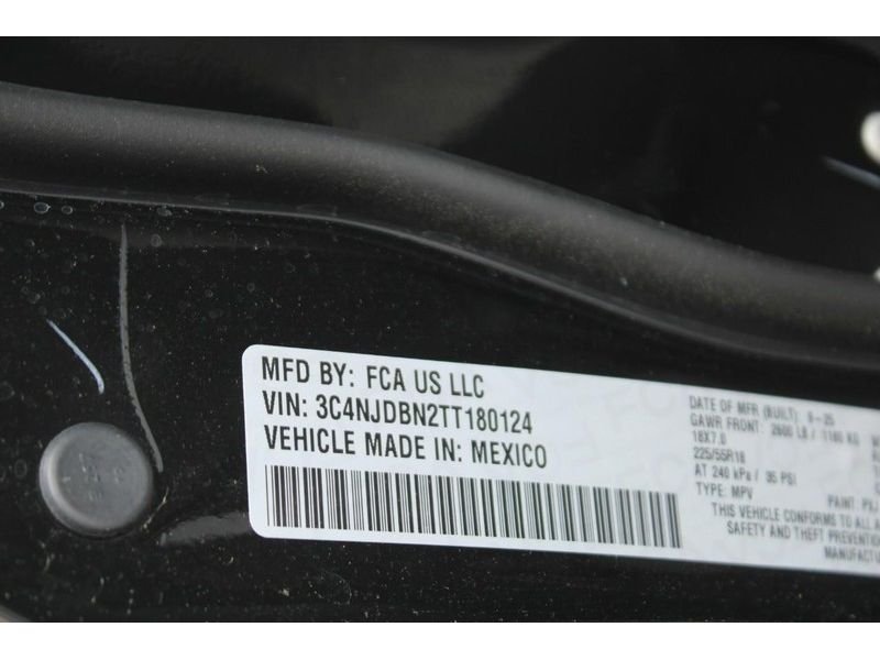 New 2026 Diamond Black Crystal Pearl-Coat Exterior Paint Jeep Latitude Altitude 4x4 image 12