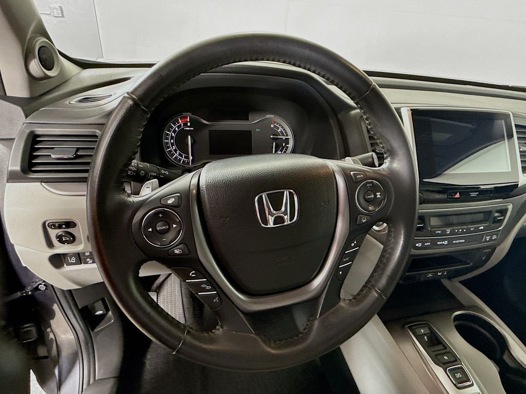 Used 2020 Modern Steel Metallic Honda RTL image 11
