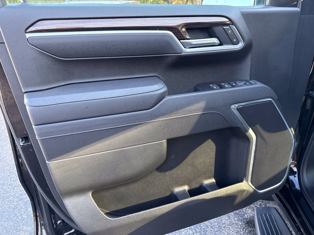 Used 2025 Black Chevrolet LT image 20
