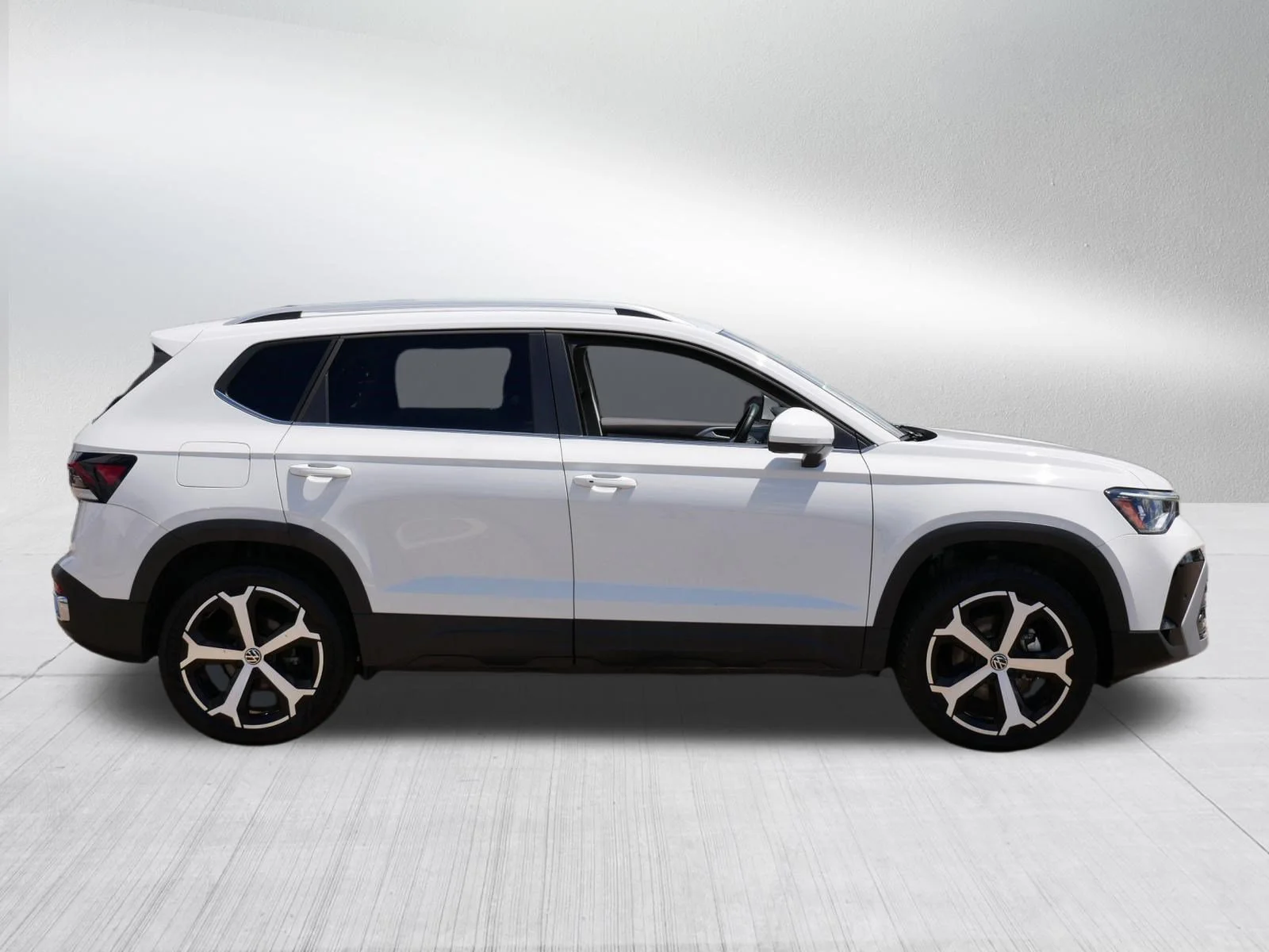 Used 2025 Pure White Volkswagen SEL image 8