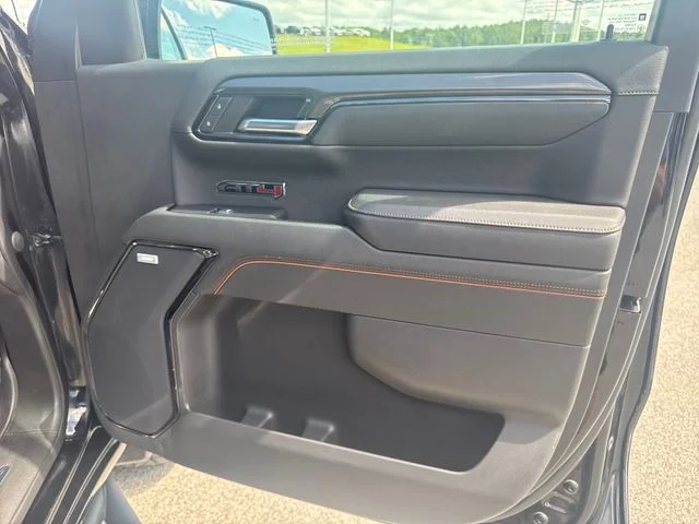 Used 2023  GMC AT4 image 35
