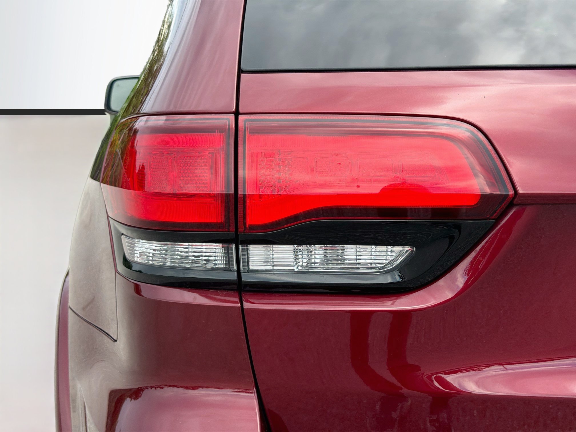 Used 2022 Velvet Red Pearlcoat Jeep Laredo X image 10