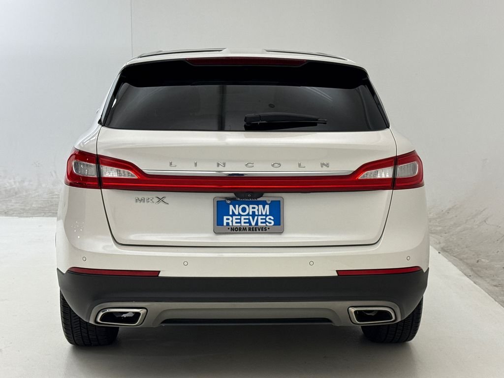 Used 2016 White Platinum Clearcoat Metallic Lincoln Reserve image 8