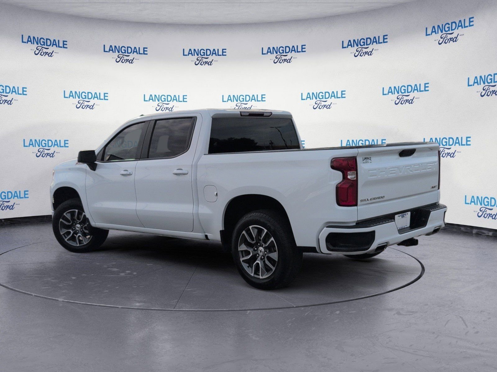 Used 2023 Summit White Chevrolet RST image 9