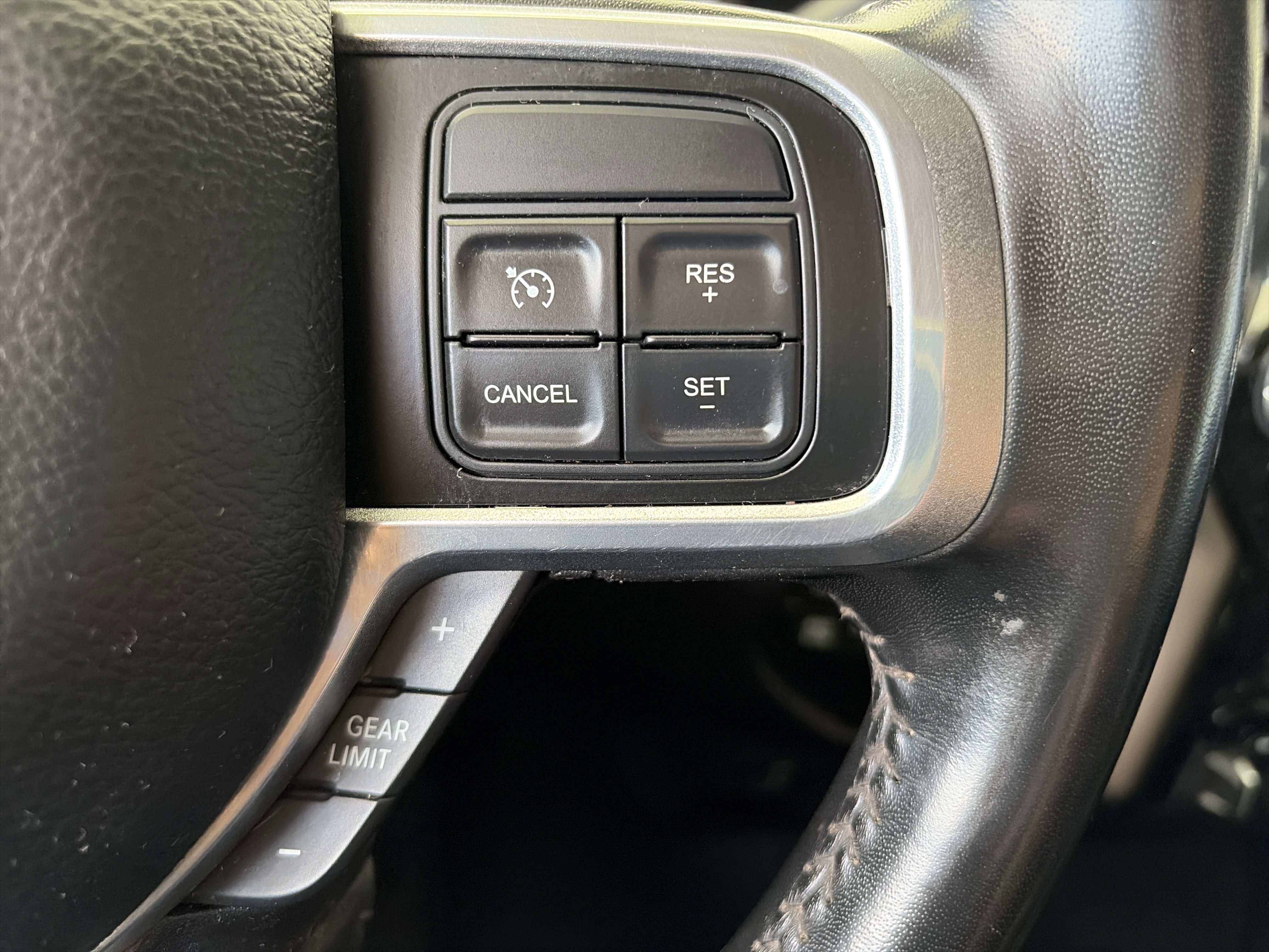 Used 2022 White Ram Laramie image 11