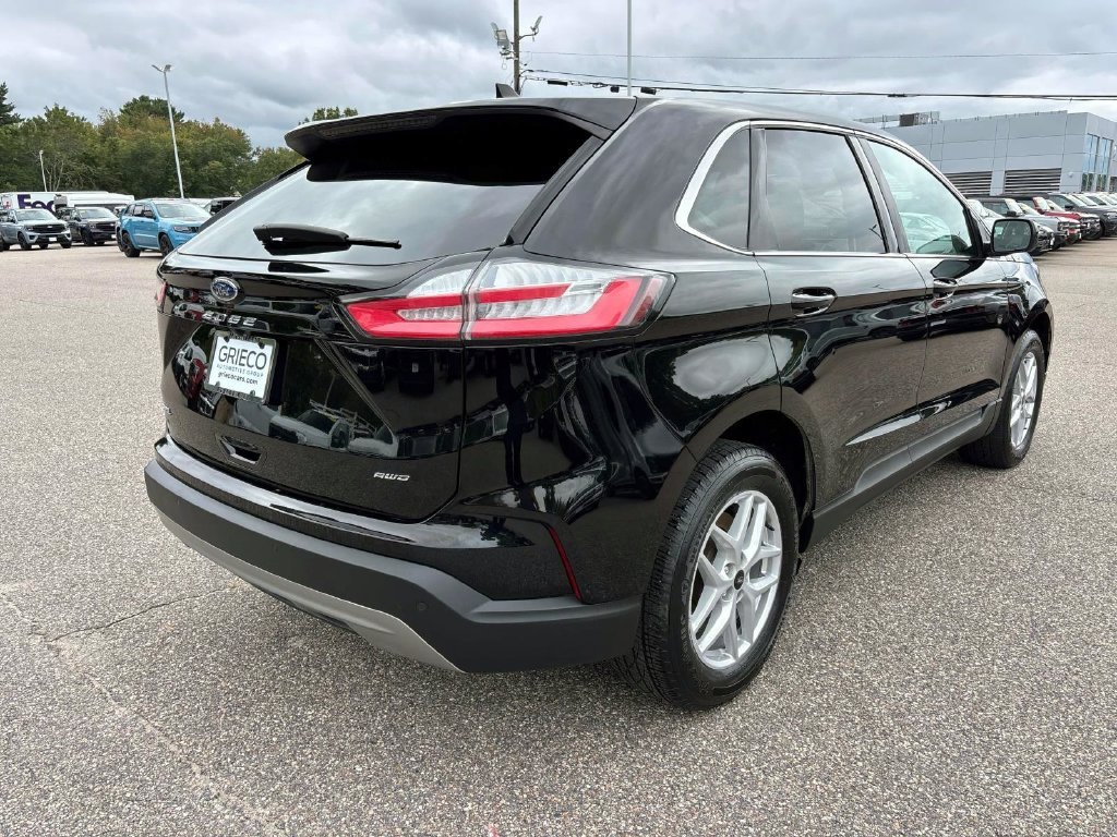 Used 2024 Black Ford SEL image 3