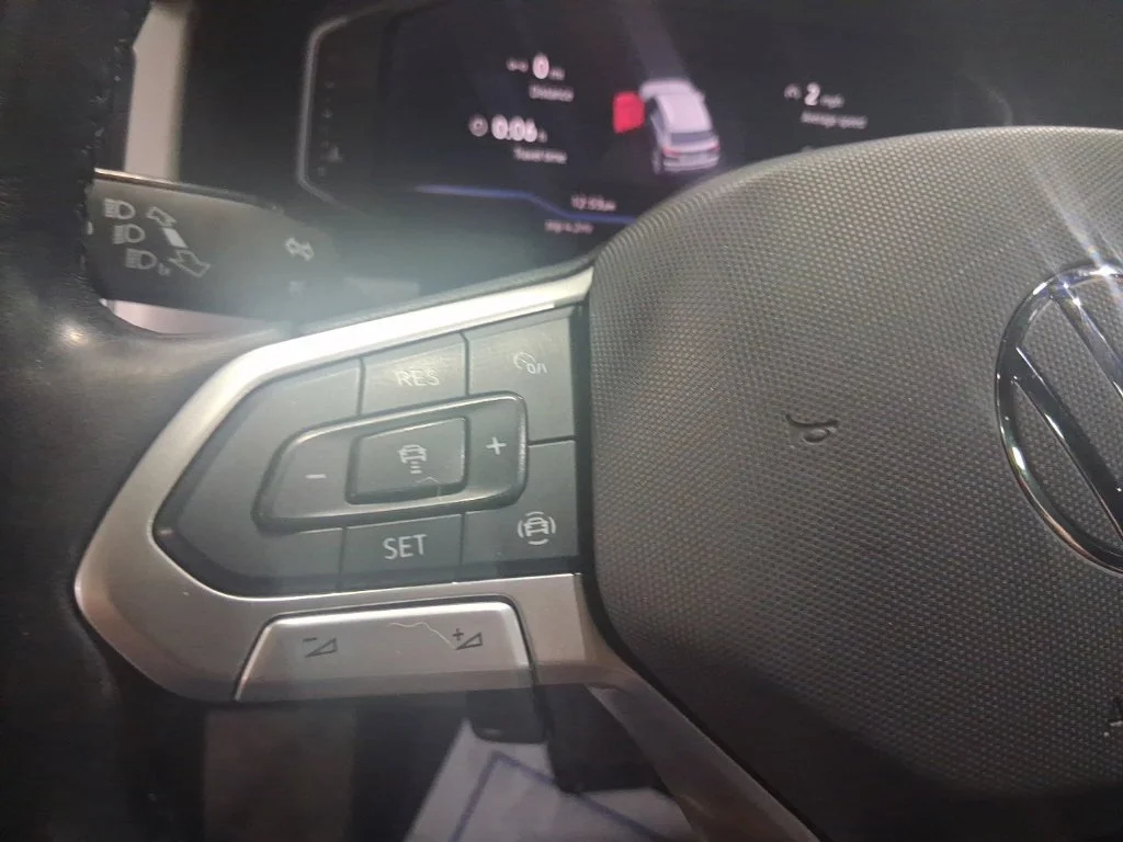 Used 2020 Pure White Volkswagen 3.6L V6 SEL Premium image 17