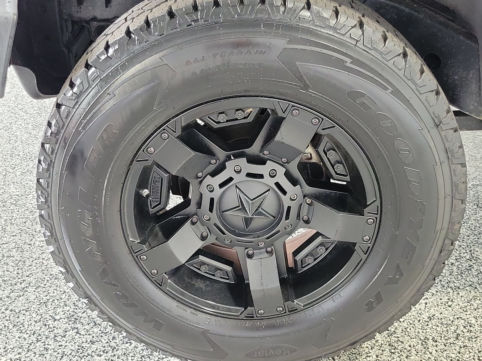 Used 2012 White Jeep Unlimited Sahara image 5