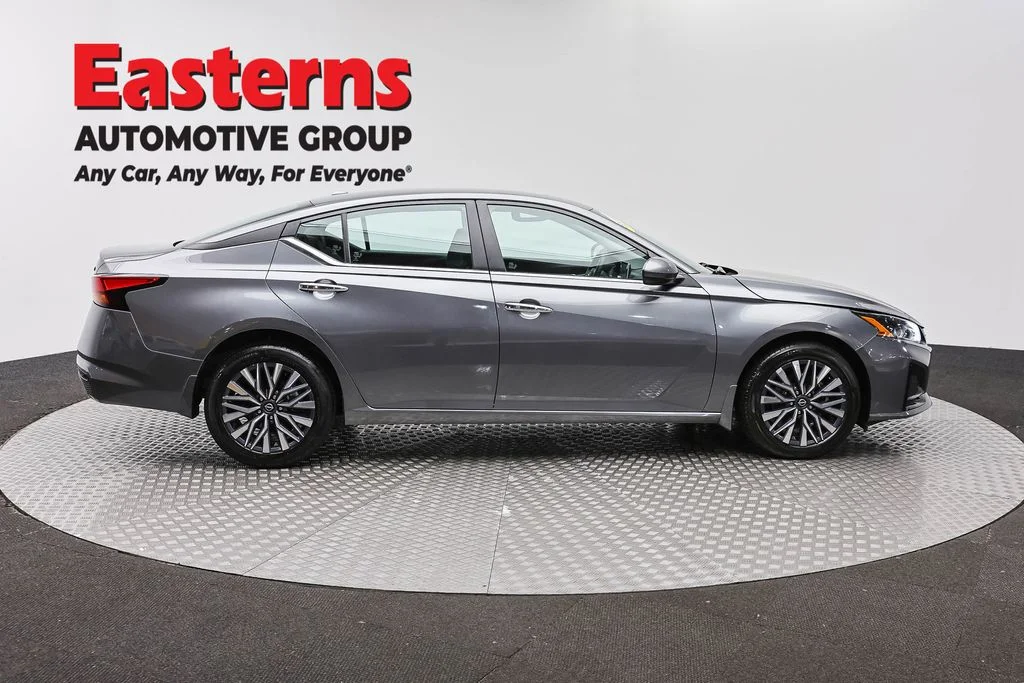 Used 2023 Gray Nissan 2.5 SV image 4