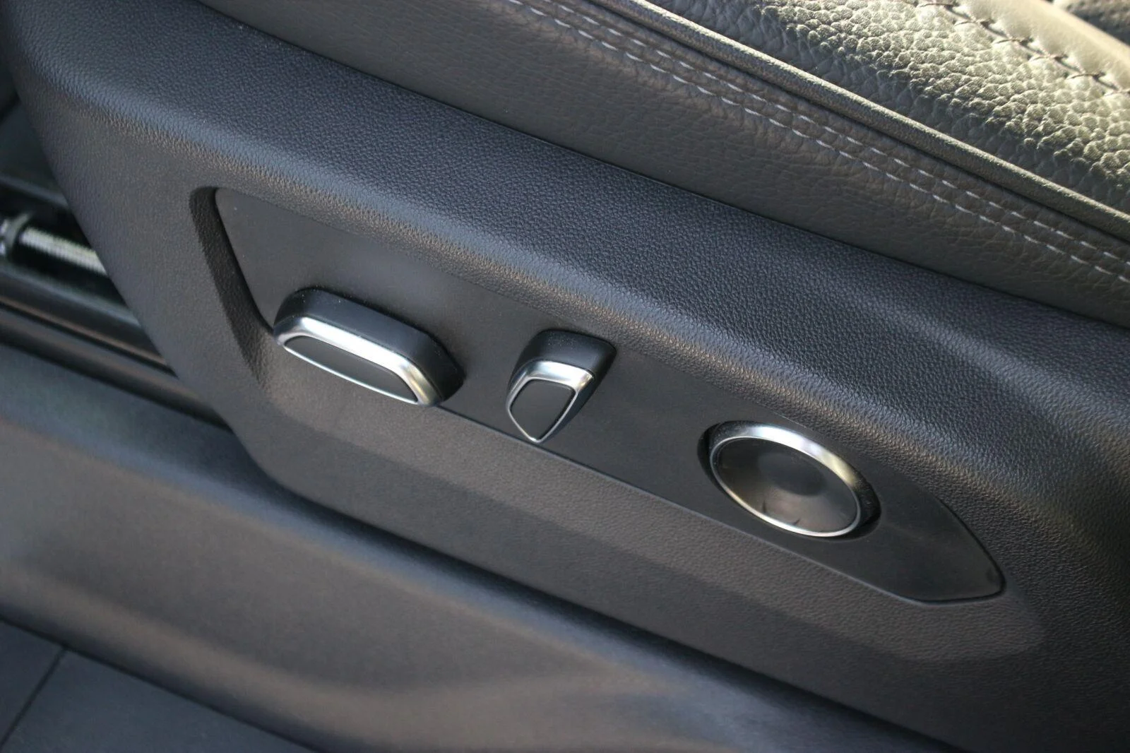 Used 2025 Onyx Black GMC Denali image 15