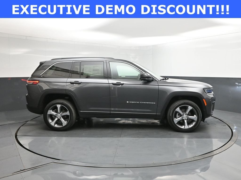 New 2026 Baltic Gray Metallic Clear-Coat Exterior Paint Jeep Limited image 26