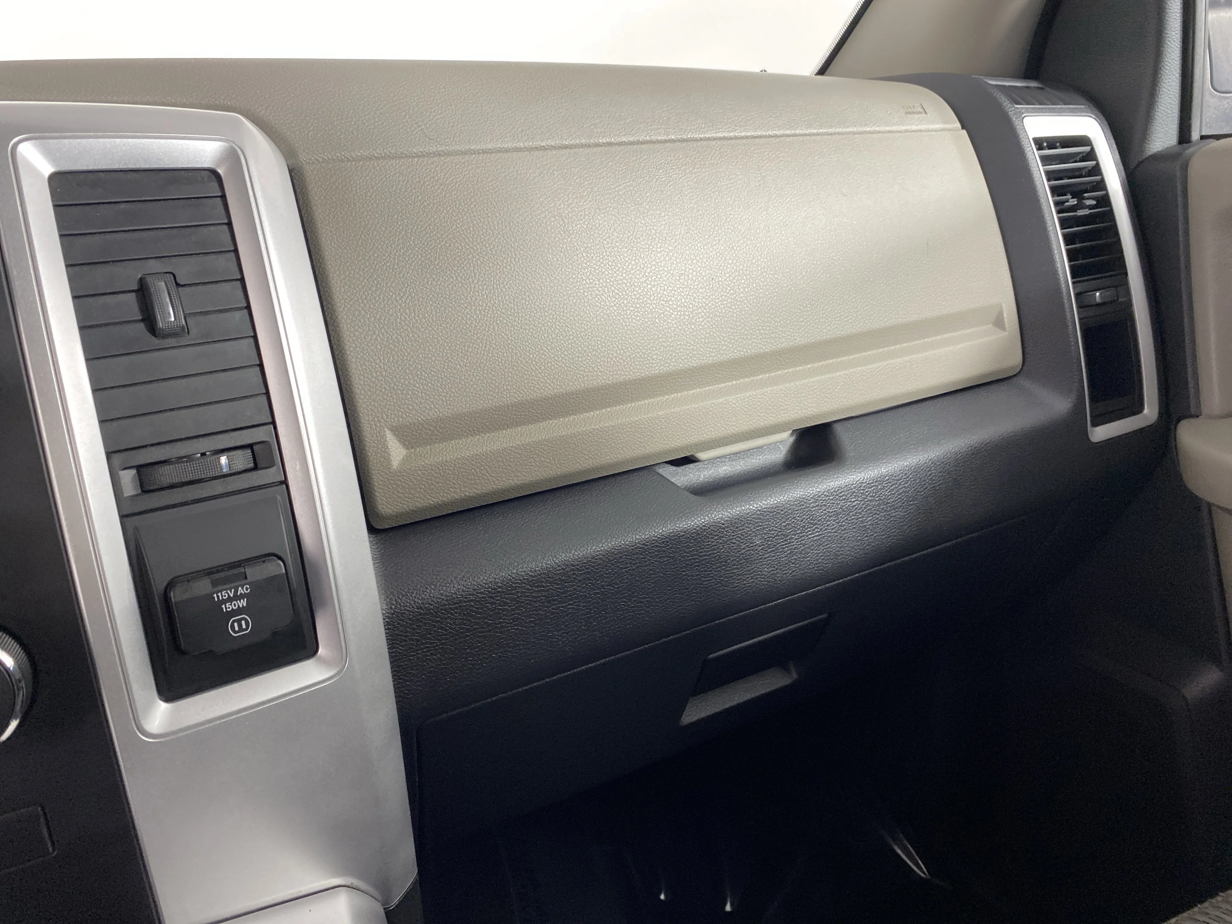 Used 2010 Inferno Red Crystal Pearl Dodge SLT image 23