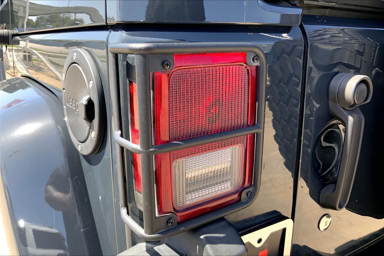 Used 2017 Rhino Clear Coat Jeep Rubicon Recon image 28