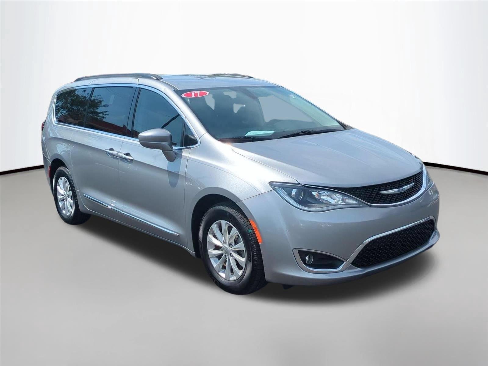 Used 2017 Billet Silver Metallic Clearcoat Chrysler Touring-L image 7