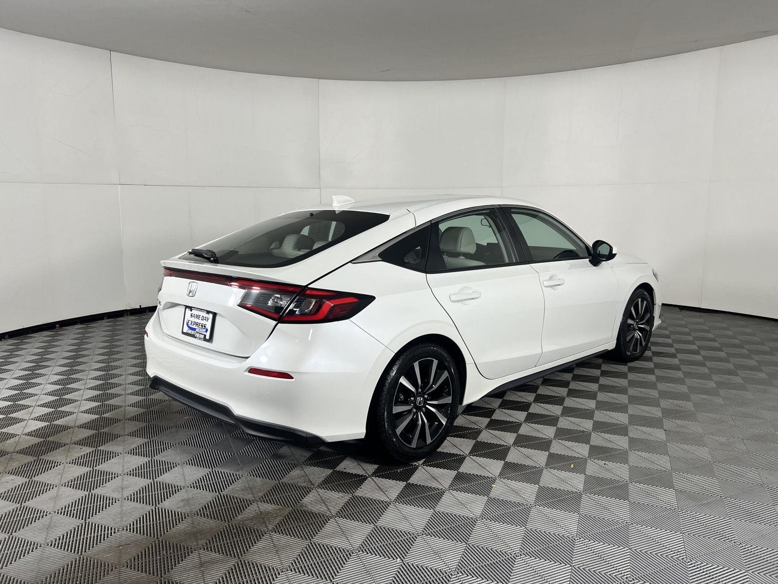 Used 2024 Platinum White Pearl Honda EX-L image 25