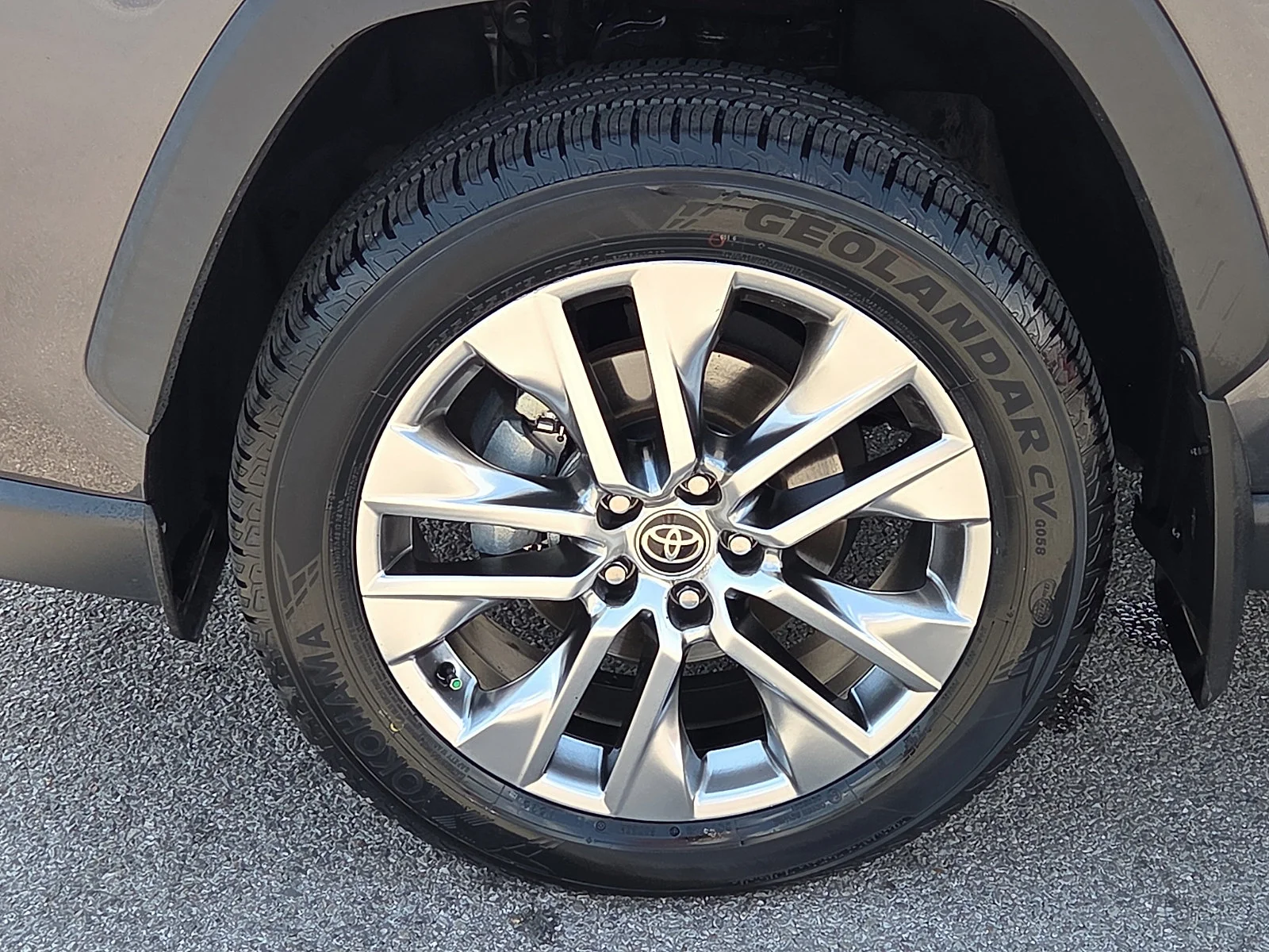 Used 2022 Magnetic Gray Metallic Toyota XLE Premium image 7