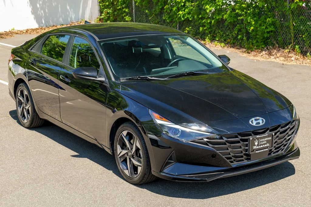 Used 2023 Onyx Black Hyundai SEL image 9