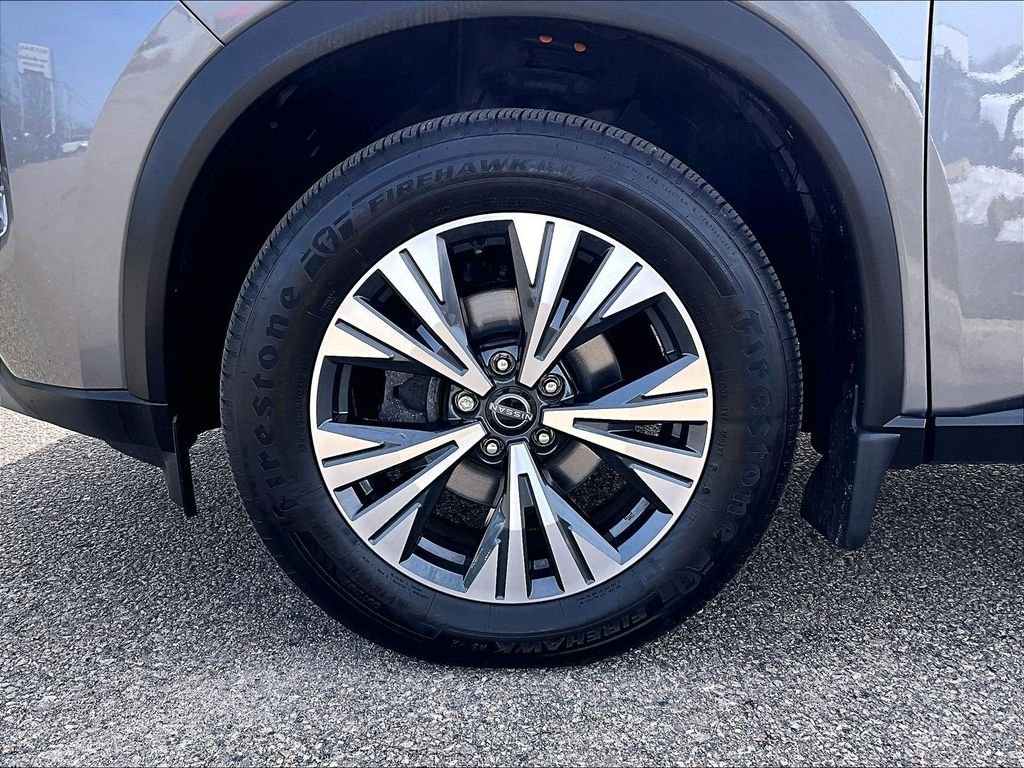 Used 2023 Gray Nissan SV image 7