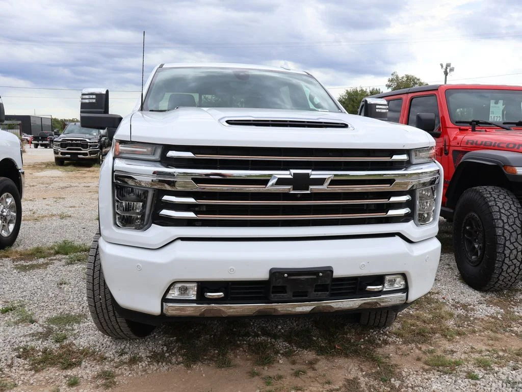 Used 2022 White Chevrolet High Country image 7