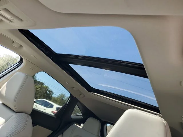 New 2026 White Nissan SL image 18