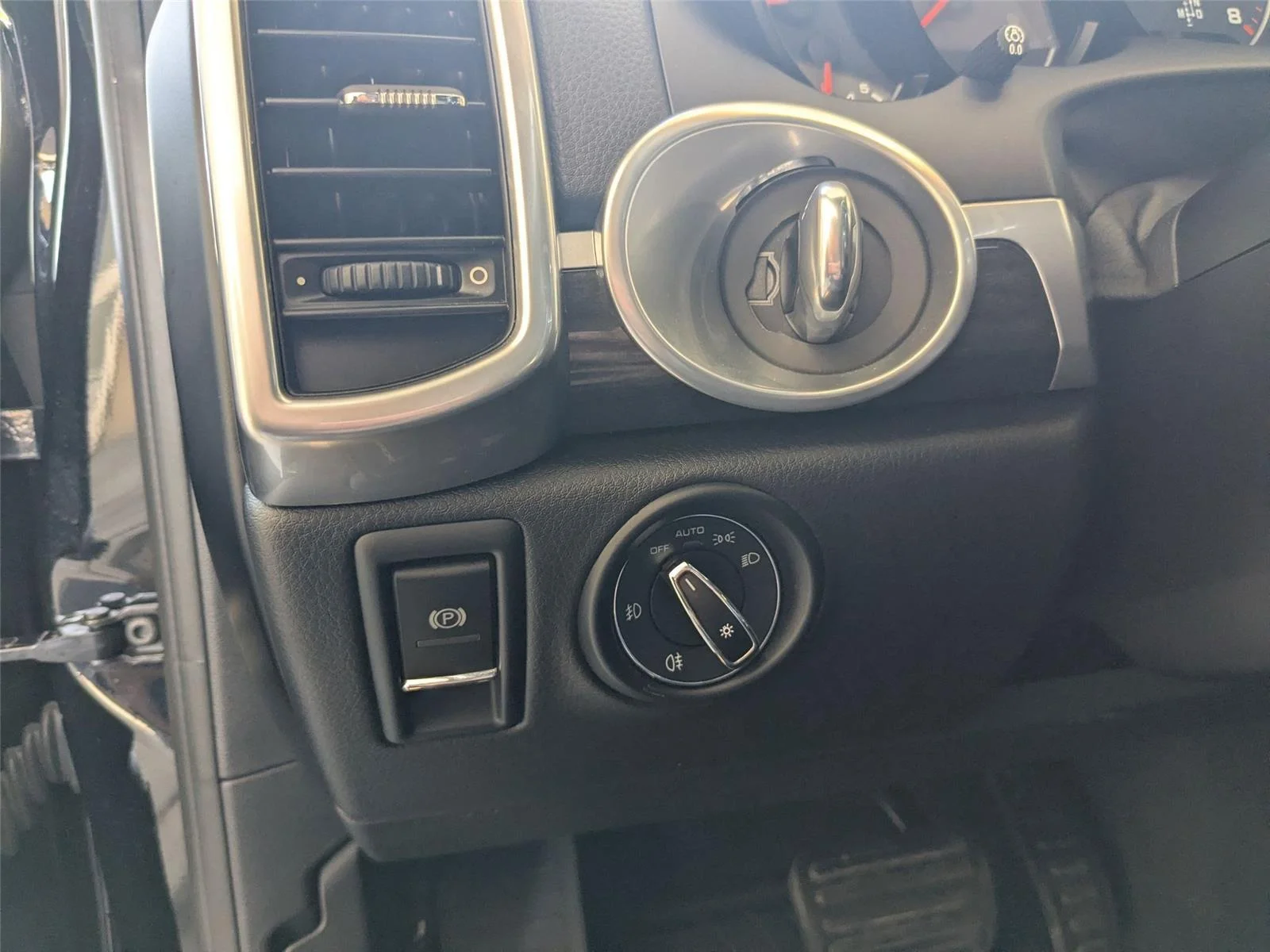 Used 2017  Porsche Platinum Edition image 16