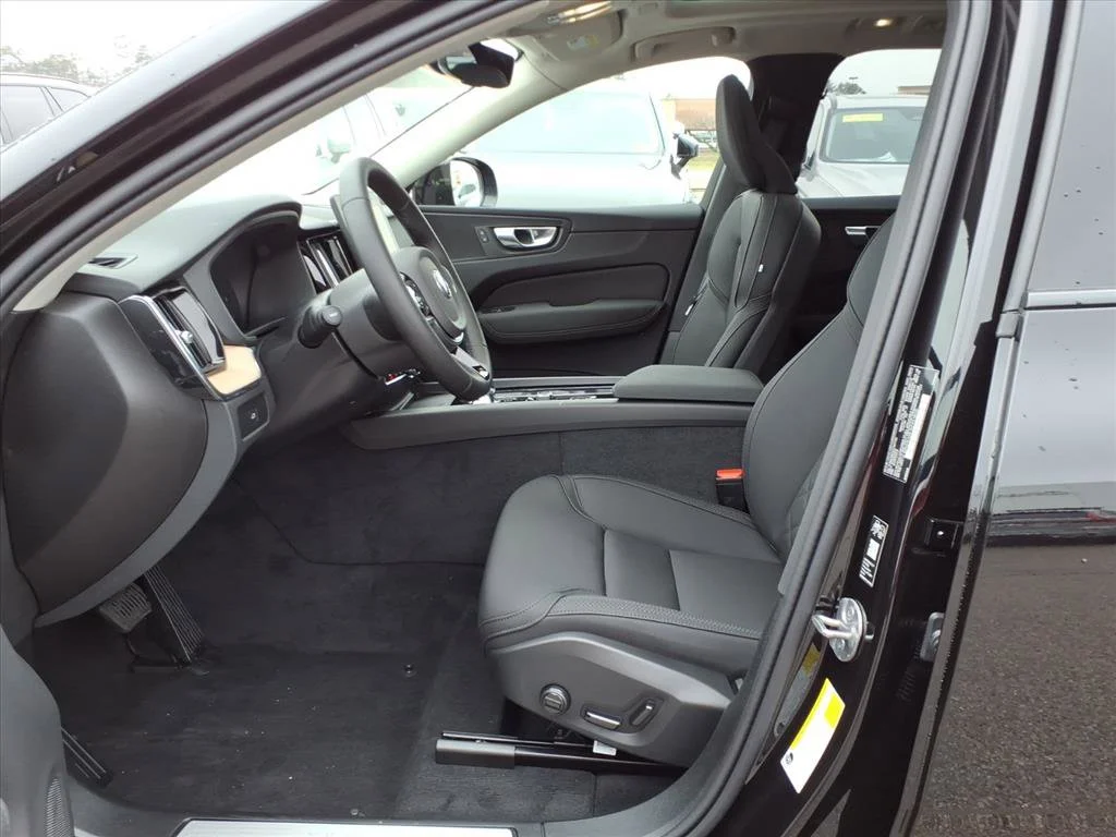 Used 2026 Onyx Black Metallic Volvo Plus image 10