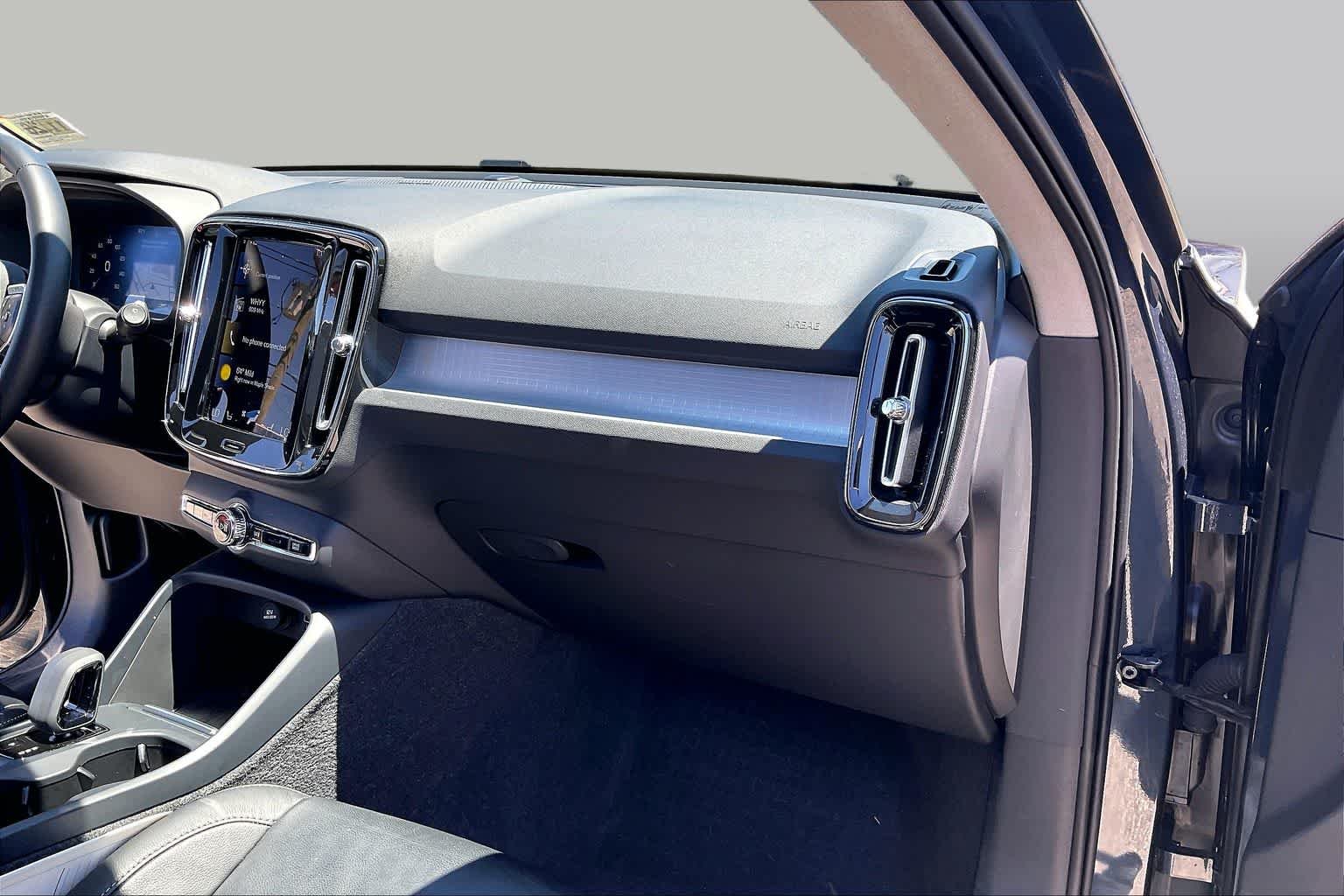 Used 2022 Denim Blue Metallic Volvo Momentum image 18