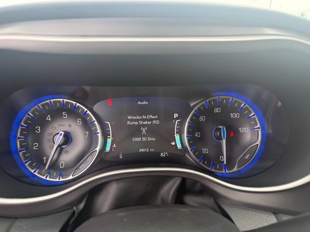 Used 2025 Diamond Black Crystal Pearlcoat Chrysler Select image 12