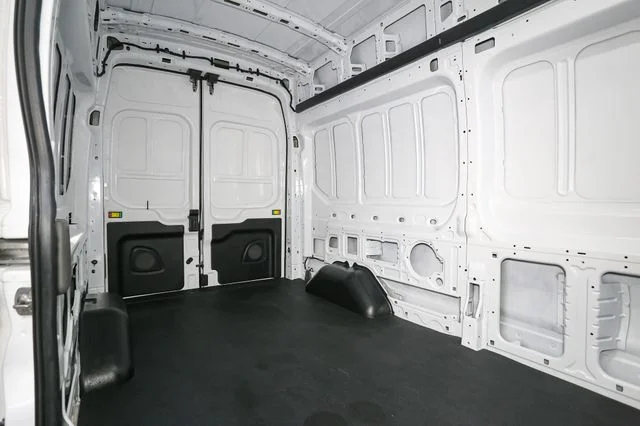 Used 2024  Ford Base image 18