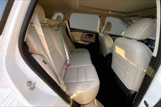 Used 2024 White Nissan SL image 25