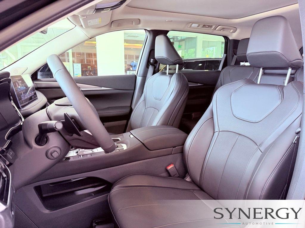 New 2027 MINERAL BLACK INFINITI Luxe AWD image 27