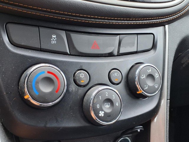 Used 2020 SUMMIT WHITE Chevrolet LS image 21