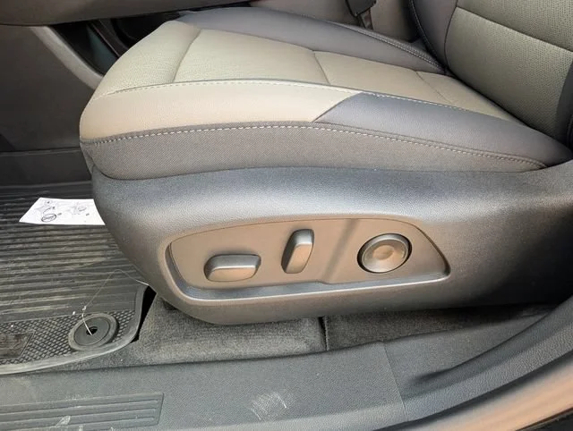 New 2027 Mosaic Black Metallic Chevrolet LT image 11