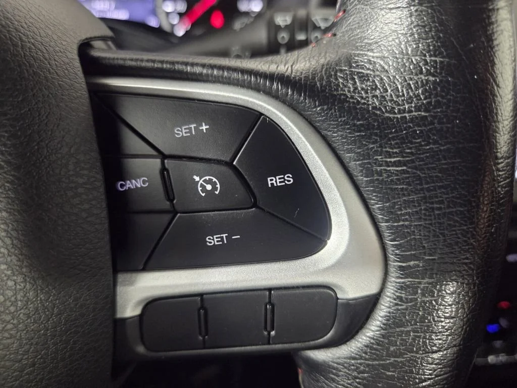 Used 2020 Glacier Metallic Clearcoat Jeep Trailhawk image 17