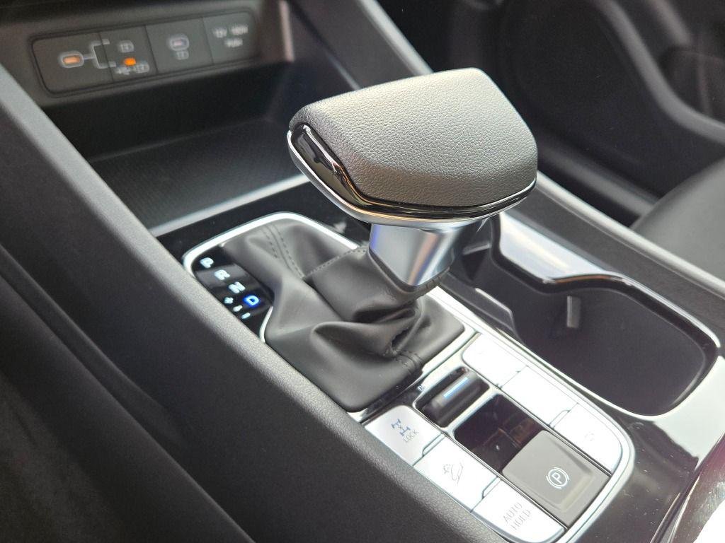 New 2026 White Hyundai SE AWD image 24