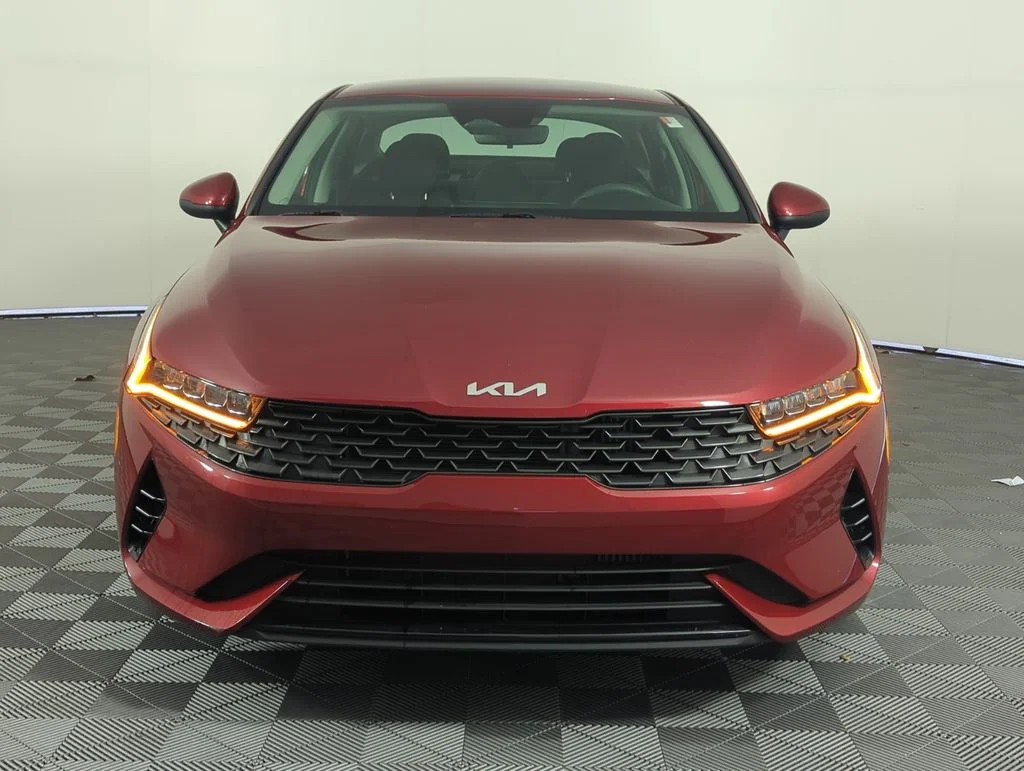 Used 2023 Red Kia LXS image 10