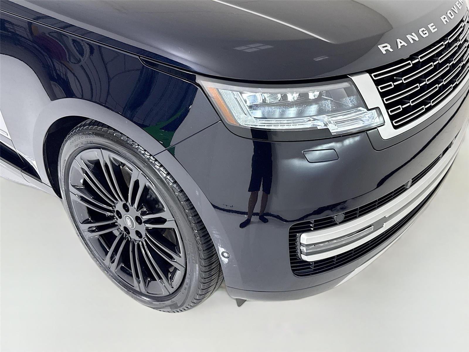 Used 2024 Ligurian Black SV Bespoke Ultra Metallic Gloss Land Rover Autobiography | Meridian 3D Sound | Rear TVs image 38